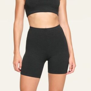 NWOT - SKIMS outdoor bike shorts
